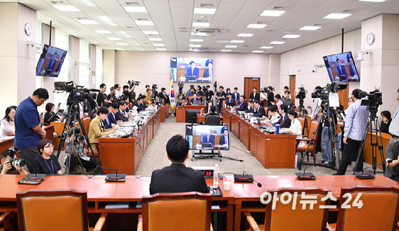 정청래 법사위원장이 3일 오전 서울 여의도 국회에서 열린 심우정 검찰총장 후보자 인사청문회를 주재하고 있다. [사진=곽영래 기자]