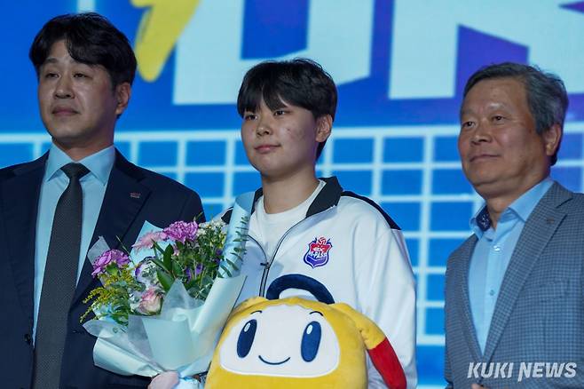 3일 전체 1순위로 한국도로공사에 지명을 받은 김다은. 사진=유희태 기자