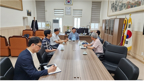 2일 오전 조선대 교수평의회, 총동창회 등 11개 단체로 구성된 범조선인비상대책위원회가 집행위원회를 열고 김이수 이사장 퇴진을 위한 천막농성과 서명운동에 대해 논의하고 있다. 범조선인비상대책위원회 제공