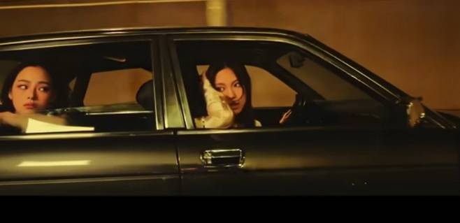 돌고래유괴단이 찍은 ETA 뮤직비디오 속 한 장면.