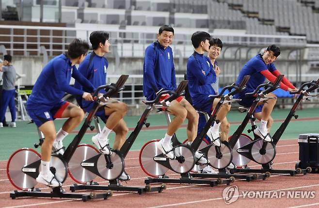 밝은 표정의 '홍명보호' (고양=연합뉴스) 임화영 기자 = '홍명보호' 축구 대표팀 손흥민, 김민재 등 선수들이 3일 경기 고양시 고양종합운동장에서 2026 북중미 월드컵 아시아지역 3차 예선을 앞두고 훈련하고 있다. 2024.9.3 hwayoung7@yna.co.kr