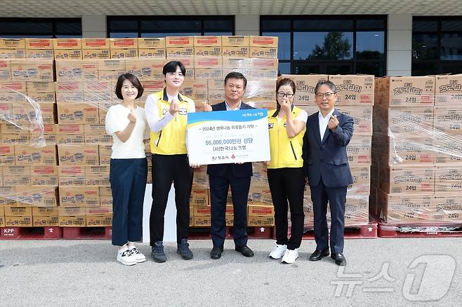 (사)한국나눔연맹이 추석명절을 앞두고 불우이웃들에게 전달해 달라며 정읍시에 5600만원 상당 물품 기탁했다.(정읍시 제공)2024.9.3/뉴스1