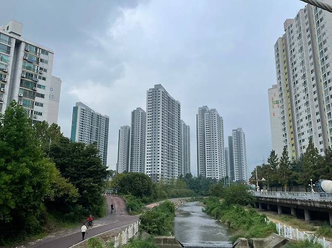 인덕원역 일대 아파트. 왼쪽부터 인덕원삼호, 푸른마을인덕원대우, 평촌e편한세상 /오은선기자