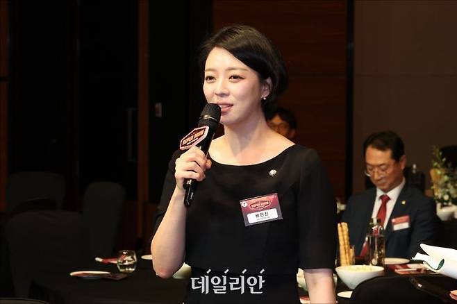 배현진 국민의힘 의원이 4일 오후 서울 여의도 콘래드서울호텔 그랜드볼룸에서 열린 '데일리안 창간 20주년 SUPER SHOW'에서 축하 인사말을 하고 있다. ⓒ데일리안 홍금표 기자