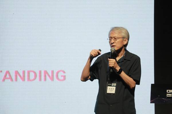 ▲4일 미디어오늘 '2024 미디어의 미래 컨퍼런스'에 참여한 최윤석 한국마이크로소프트 테크PM. 사진=미디어오늘