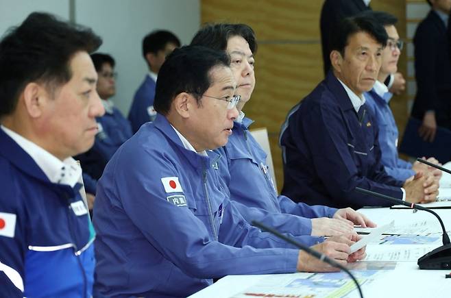 기시다가 29일 도쿄 총리 관저에서 태풍 대책회의를 주재하고 있다. 초강력 태풍 산산이 일본 열도에 상륙하면서 피해가 속출하고 있다. 2024.08.30 [사진 =지지 도쿄 AFP·)연합뉴스]