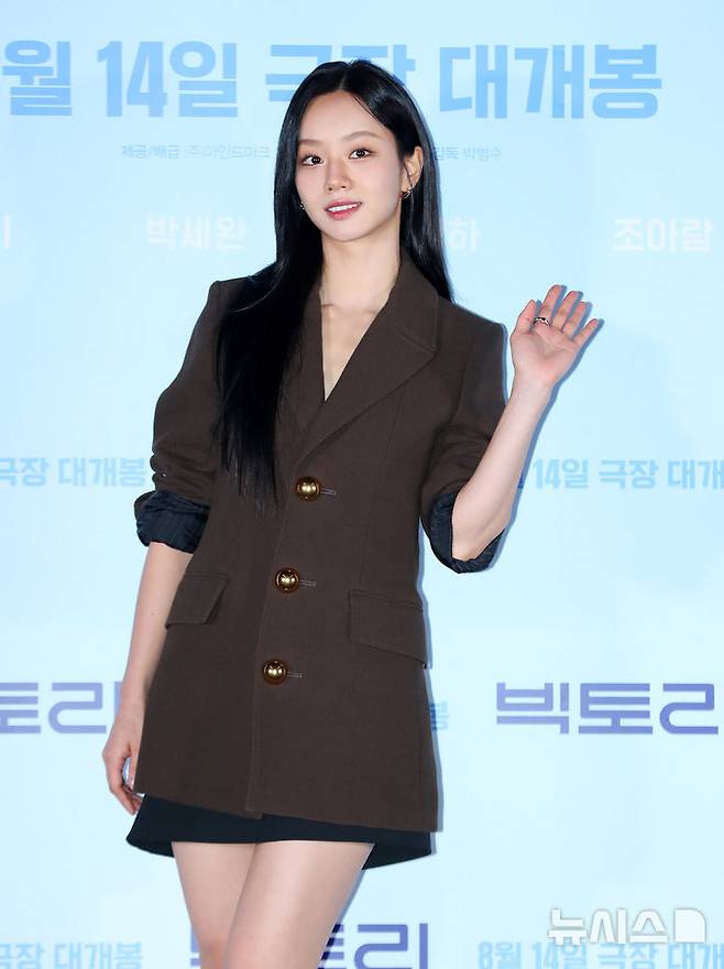 [서울=뉴시스] 김혜진 기자 = 배우 혜리가 5일 오후 서울 용산구 CGV 용산아이파크몰에서 열린 영화 '빅토리' 언론시사회에서 포즈를 취하고 있다.'빅토리'는 열정만큼은 충만한 생판 초짜 치어리딩 동아리가 신나는 춤으로 모두를 응원하는 이야기다. 14일 개봉. 2024.08.05. jini@newsis.com