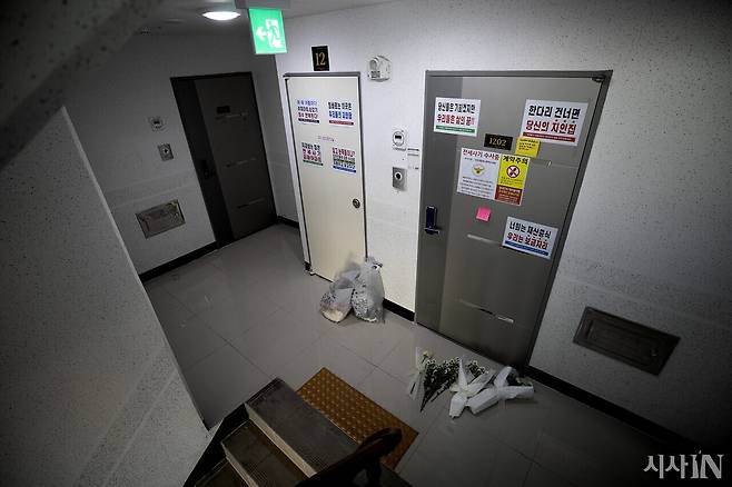 2023년 4월18일, 전세사기 피해 사망자가 거주한 인천 미추홀구 한 아파트 앞의 모습. ⓒ시사IN 박미소