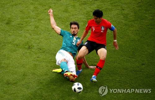 이적시장 전문 기자 파브리치오 로마노가 4일(한국시간) 자신의 사회관계망서비스(SNS)를 통해 훔멜스가 이탈리아 세리에A AS로마로 곧 이적한다며 자신의 트레이드 마크인 '히어 위 고(Here we go)'를 띄웠다.&nbsp; 연합뉴스
