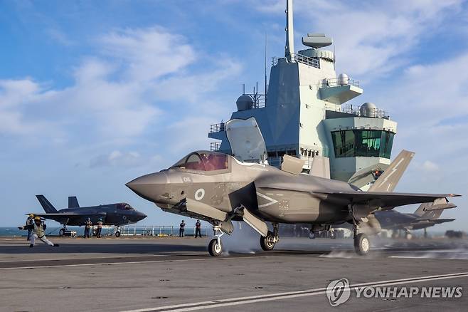 영국 해군 항모 퀸 엘리자베스호에서 이륙 중인 F-35B 전투기 [EPA 연합뉴스 자료사진. 재판매 및 DB 금지. 기사 내용과 직접 관련 없음]