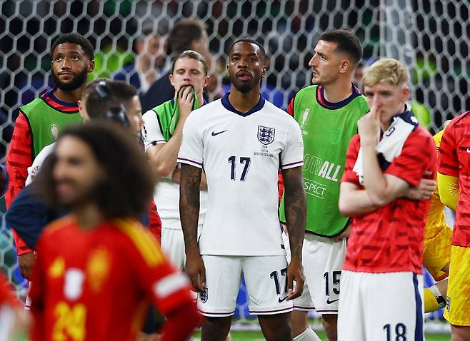 Soccer Football - Euro 2024 - Final - Spain v England - Berlin Olympiastadion, Berlin, Germany - July 14, 2024 England's Ivan Toney and teammates look dejected after the match REUTERS/Lee Smith







<저작권자(c) 연합뉴스, 무단 전재-재배포, AI 학습 및 활용 금지>