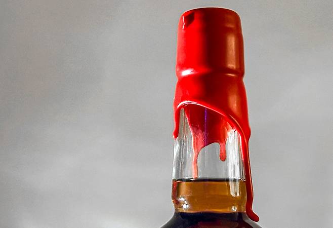 메이커스 마크의 상징, 붉은 왁스. /김지호 기자