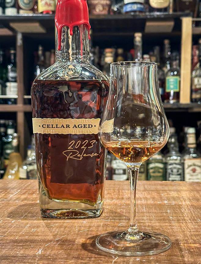 11년과 12년 숙성된 원액을 섞은 메이커스 마크 셀러 에이지드. /김지호 기자