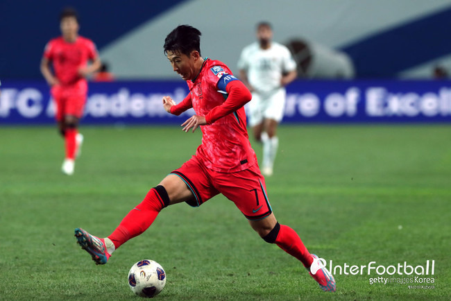 [사진=게티이미지] 홍명보 감독이 이끄는 대한민국 축구 국가대표팀(FIFA 랭킹 23위)은 5일 오후 8시 서울월드컵경기장에서 열린 2026 국제축구연맹(FIFA) 북중미 월드컵(미국-캐나다-멕시코) 아시아 지역 3차 예선 1차전에서 팔레스타인(FIFA 랭킹 96위)과 0-0으로 비겼다. 이날 경기장엔 59,576명이 찾았다.