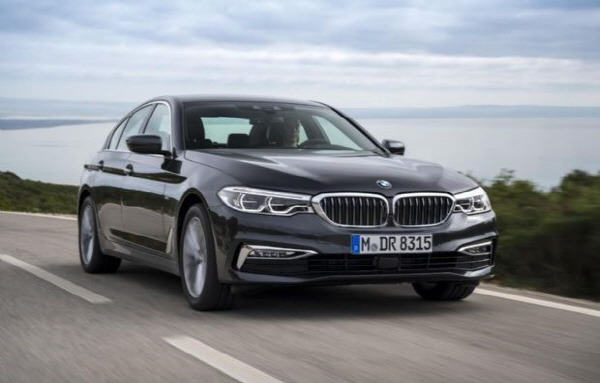 BMW 520i. 사진은 참고용으로 실제로 다를 수 있음.