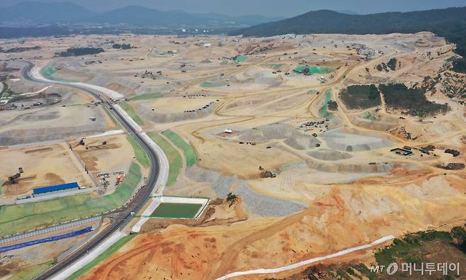 [용인=뉴시스] 김종택 기자 = 23일 경기도 용인시 원삼면 일대에서 반도체 클러스터 조성사업이 진행되고 있다.