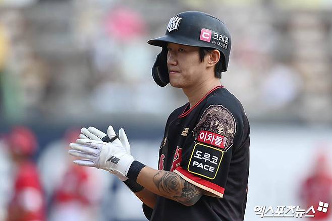 KT 외야수 김민혁은 5일 사직구장에서 열린 '2024 신한 SOL Bank KBO 리그' 롯데와 팀 간 15차전 맞대결에서 2번타자 좌익수로 선발 출전했다. 경기 중 왼쪽 햄스트링 통증을 느껴 대수비로 교체됐다. 엑스포츠뉴스 DB