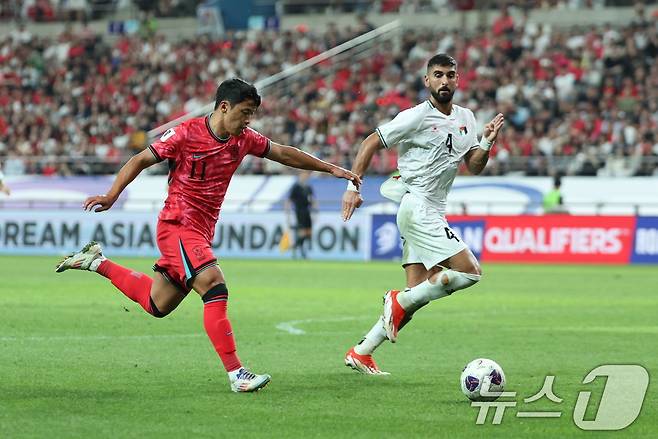 5일 오후 서울 마포구 서울월드컵경기장에서 열린 2026 국제축구연맹(FIFA) 북중미 월드컵 아시아 3차 예선 B조 1차전 대한민국과 팔레스타인의 경기, 대한민국 황희찬이 돌파를 시도하고 있다. 2024.9.5/뉴스1 ⓒ News1 박지혜 기자