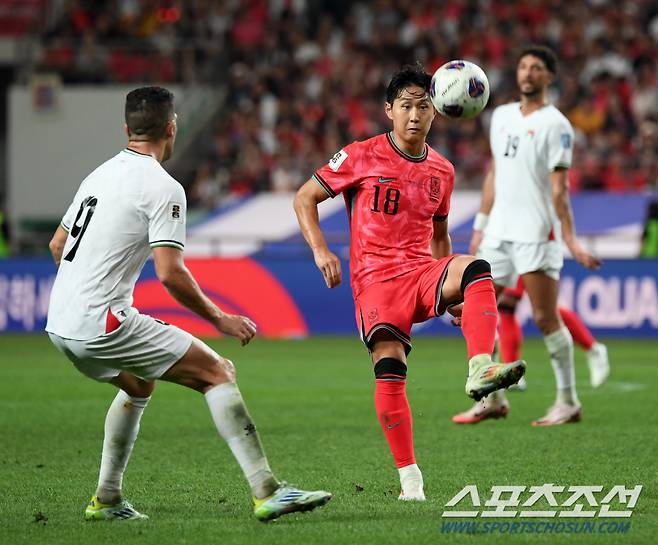 2026 북중미 월드컵 3차 예선 대한민국과 팔레스타인의 경기가 5일 서울월드컵경기장에서 열렸다. 이강인이 패스를 시도하고 있다.상암=박재만 기자 pjm@sportschosun.com/2024.09.04/