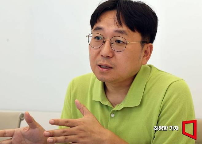 이정수 딥브레인AI 이사가 서울 강남구 본사에서 아시아경제와 인터뷰하고 있다. 사진=허영한 기자 younghan@