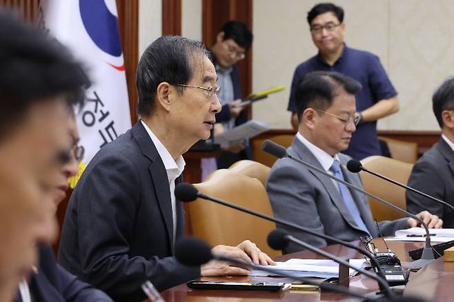 국정현안관계장관회의서 발언하는 한덕수 총리. 연합뉴스