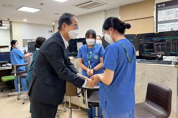 서울 양천구 이대목동병원 방문한 한덕수 국무총리 [출처: 한덕수 국무총리 페이스북]