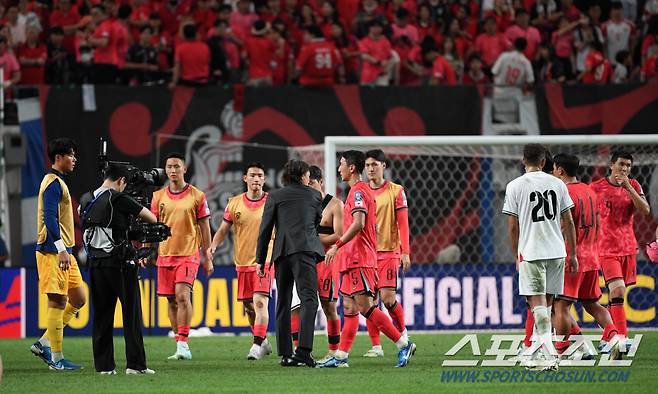 2026 북중미 월드컵 3차 예선 대한민국과 팔레스타인의 경기가 5일 서울월드컵경기장에서 열렸다. 0대0 무승부를 기록한 대한민국 홍명보 감독이 아쉬워하고 있다.상암=박재만 기자 pjm@sportschosun.com/2024.09.04/