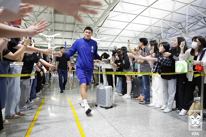 오만에 도착한 김민재. 사진=KFA