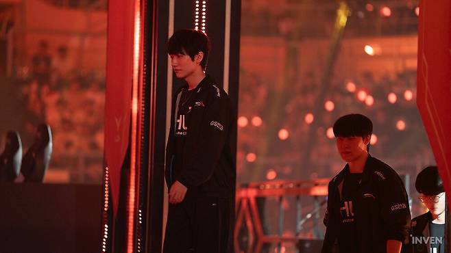 ▲ 먼저 입장하는 한화생명 선수들