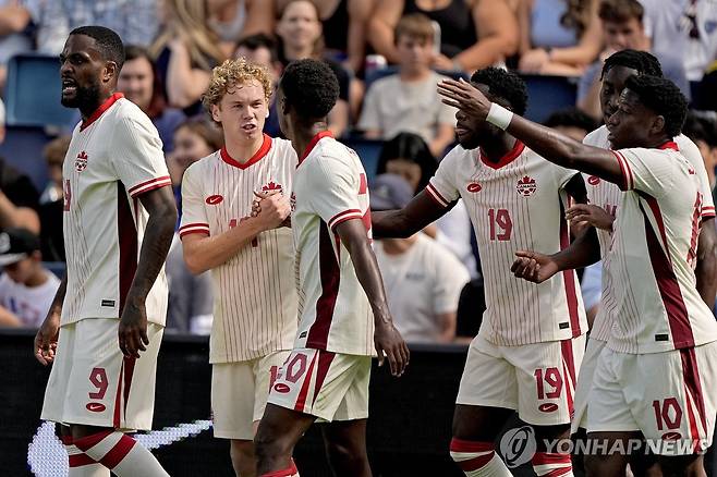 기뻐하는 캐나다 축구대표팀 선수들 [AP=연합뉴스]