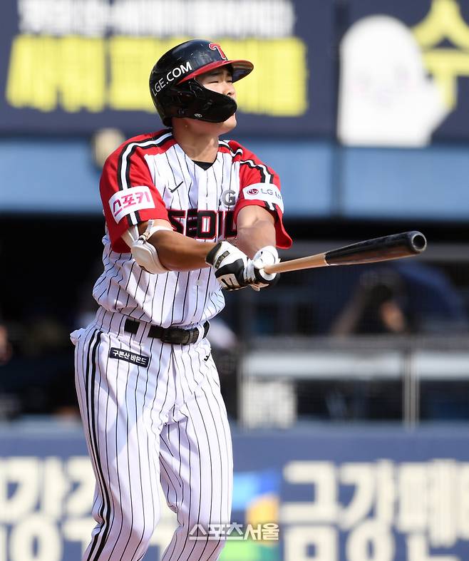 LG 이영빈이 8일 잠실구장에서 열린 2024 KBO리그 한화와 경기 3회말 2사 2-3 상황에서 한화 투수 김기중을 상대로 3점 홈런을 치고 있다. 2024. 9. 8.  잠실 | 박진업 기자 upandup@sportsseoul.com