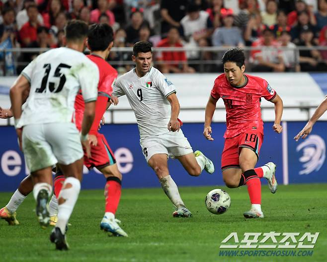 2026 북중미 월드컵 3차 예선 대한민국과 팔레스타인의 경기가 5일 서울월드컵경기장에서 열렸다. 이강인이 돌파를 시도하고 있다.상암=박재만 기자 pjm@sportschosun.com/2024.09.04/