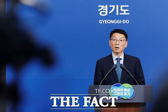 김성중 경기도 행정1부지사가 9일 오전 경기도청 브리핑룸에서 K-콘텐츠 복합문화단지 개발사업 관련 기자회견을 하고 있다./경기도