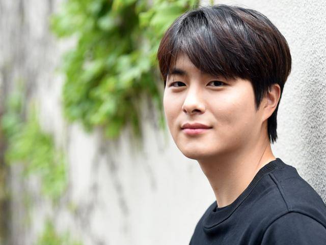 배우 정건주와 유튜버 남서연의 열애설이 불거진 가운데 소속사가 부인했다. 한국일보 자료사진