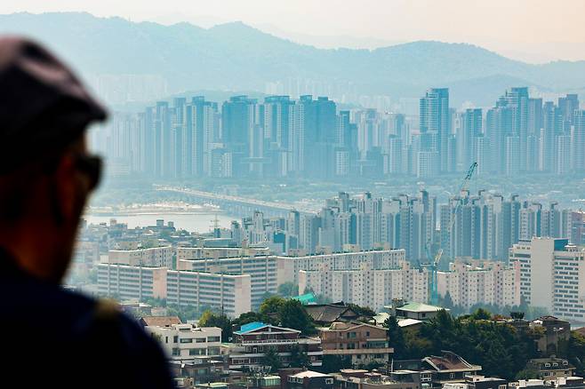 남산에서 바라본 서초구 일대 아파트. [연합]