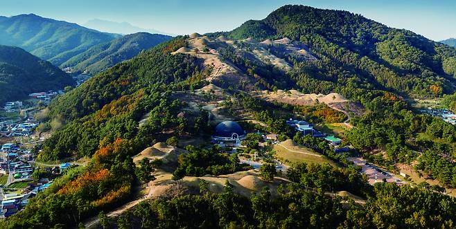 경북 고령 지산동 고분군 모습.[경북도의회 제공]