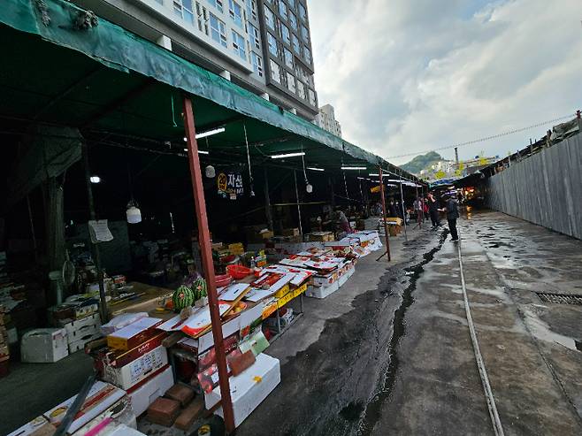 마산 청과시장 임시영업. 경남도청 제공