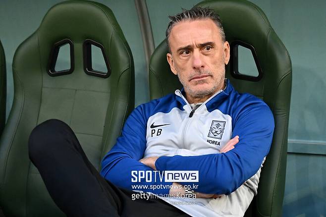 ▲ 파울루 벤투 감독을 선임한 아랍에미레이트(UAE)가 승승장구하고 있다. 지난 6일 카타르 원정 경기에서 3-1 역전승을 거두고 3차 예선 첫 경기를 승리로 장식했다. 벤투 감독은 카타르를 꺾은 뒤 인터뷰에서 "한국이 포르투갈을 꺾었을 때와 비슷하다"고 떠올렸다