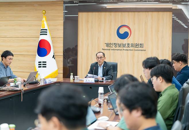 고학수 개인정보보호위원회 위원장이 9월 10일 오후 서울 종로구 정부서울청사에서 개최된 출입기자단 정례브리핑에서 기자단 질문에 답변을 하고 있다./개인정보위 제공