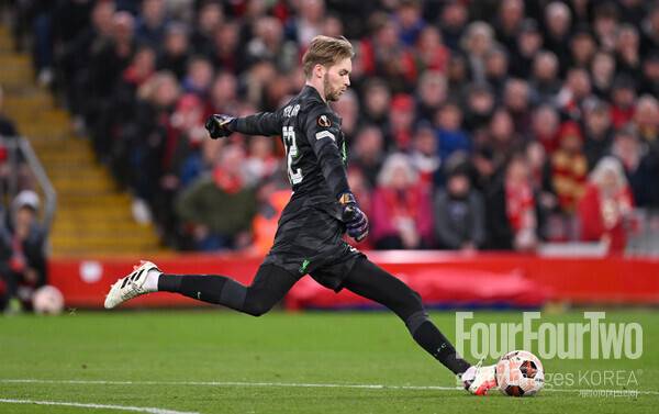 사진=게티이미지. 유럽축구 이적시장 전문가 파브리시오 로마노에 따르면, 켈러허는 최근 이적에 대한 생각을 드러냈다. 그는 "나는 지난 몇 년 동안, No.1이 되기 위해 떠나고 싶다는 의사를 확실히 드러냈다. 때때로 밖에서 봤을 때, 이런 결정은 100% 내가 한 것이라고 보일 수도 있겠지만 언제나 내 손에 달려 있지는 않을 수도 있다"라고 밝혔다.