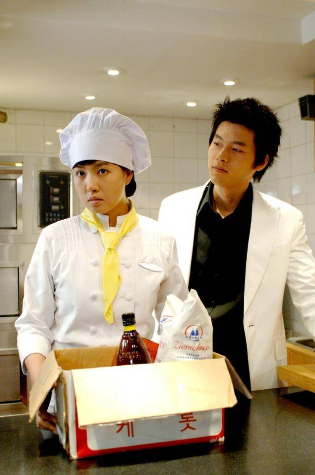 드라마 '내 이름은 김삼순'에서 김삼순(김선아·왼쪽)은 당당하고 진취적인 여성으로 그려졌다. MBC 제공