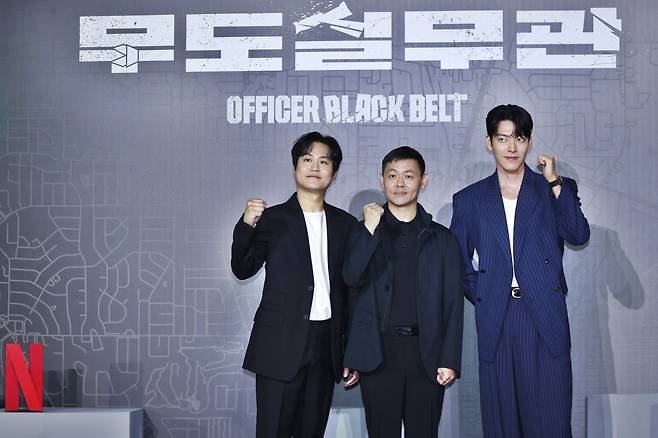 From left: Kim Sung-kyun, director Jason Kim, Kim Woo-bin pose for a photo during a press conference of “Officer Black Belt” in Seoul on Tuesday. (Yonhap)