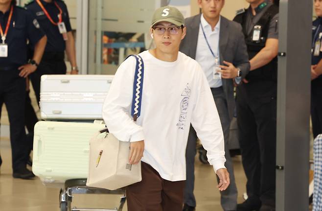 2026 국제축구연맹(FIFA) 북중미 월드컵 아시아 3차 예선을 치를 홍명보호에 소집된 축구대표팀의 이강인이 지난 3일 오후 인천공항을 통해 입국하고 있다. 사진=연합뉴스&nbsp;