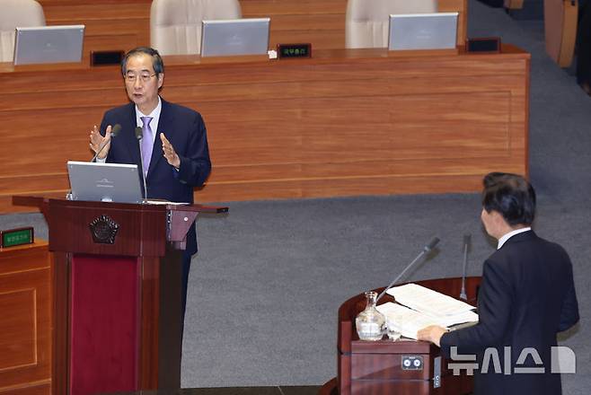 [서울=뉴시스] 고승민 기자 = 한덕수 국무총리가 10일 서울 여의도 국회에서 열린 제418회 국회(정기회) 제5차 본회의 외교, 통일, 안보에 관한 질문에서 정동영 더불어민주당 의원 질의에 답하고 있다.2024.09.10. kkssmm99@newsis.com