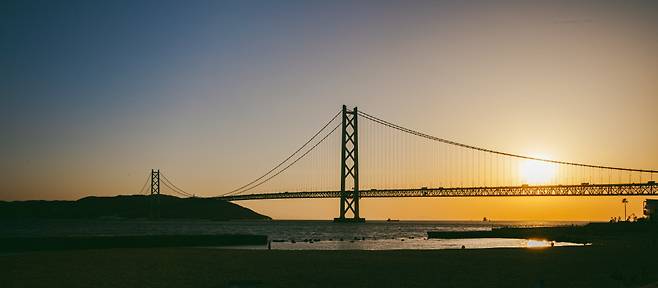 아카시 해협 대교와 일몰