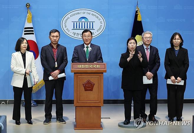 연금개혁 공론화위 의제숙의단 워크숍 주요 결과 브리핑 (서울=연합뉴스) 이정훈 기자 = 김상균 연금개혁 공론화위원회 위원장이 12일 국회 소통관에서 국회 연금개혁특별위원회 공론화위원회 의제숙의단 워크숍 주요 결과를 브리핑하고 있다. 2024.3.12 uwg806@yna.co.kr