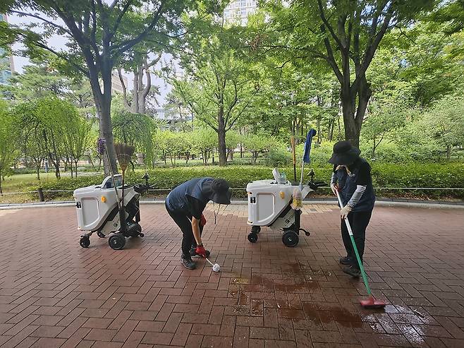 추종주행서비스로봇 시범 운영 [대구공공시설관리공단 제공.재판매 및 DB 금지]