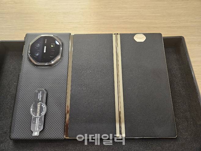 화웨이 메이트 XT 제품 뒷면 모습. (사진=이데일리 이명철 특파원)