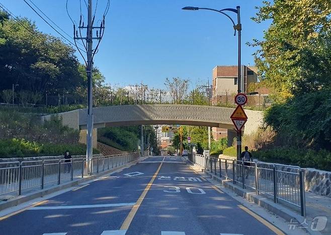 동작구 국사봉 생태육교. (동작구 제공)ⓒ 뉴스1