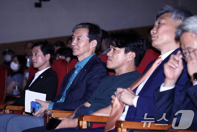 조국 조국혁신당 대표가 10일 광주 북구 전남대학교 용지관 컨벤션홀에서 '우리가 결정하는 대한민국' 강연을 앞두고 자리에 앉아있다. 2024.9.10/뉴스1 ⓒ News1 이수민 기자